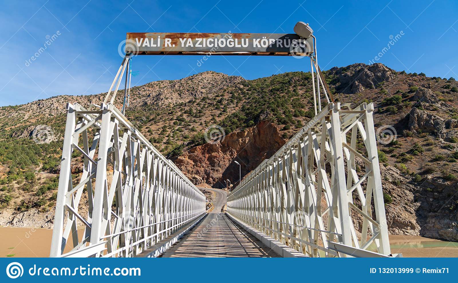 recep yazicioglu bridge river euphrates kemaliye erzincan turkey october 132013999